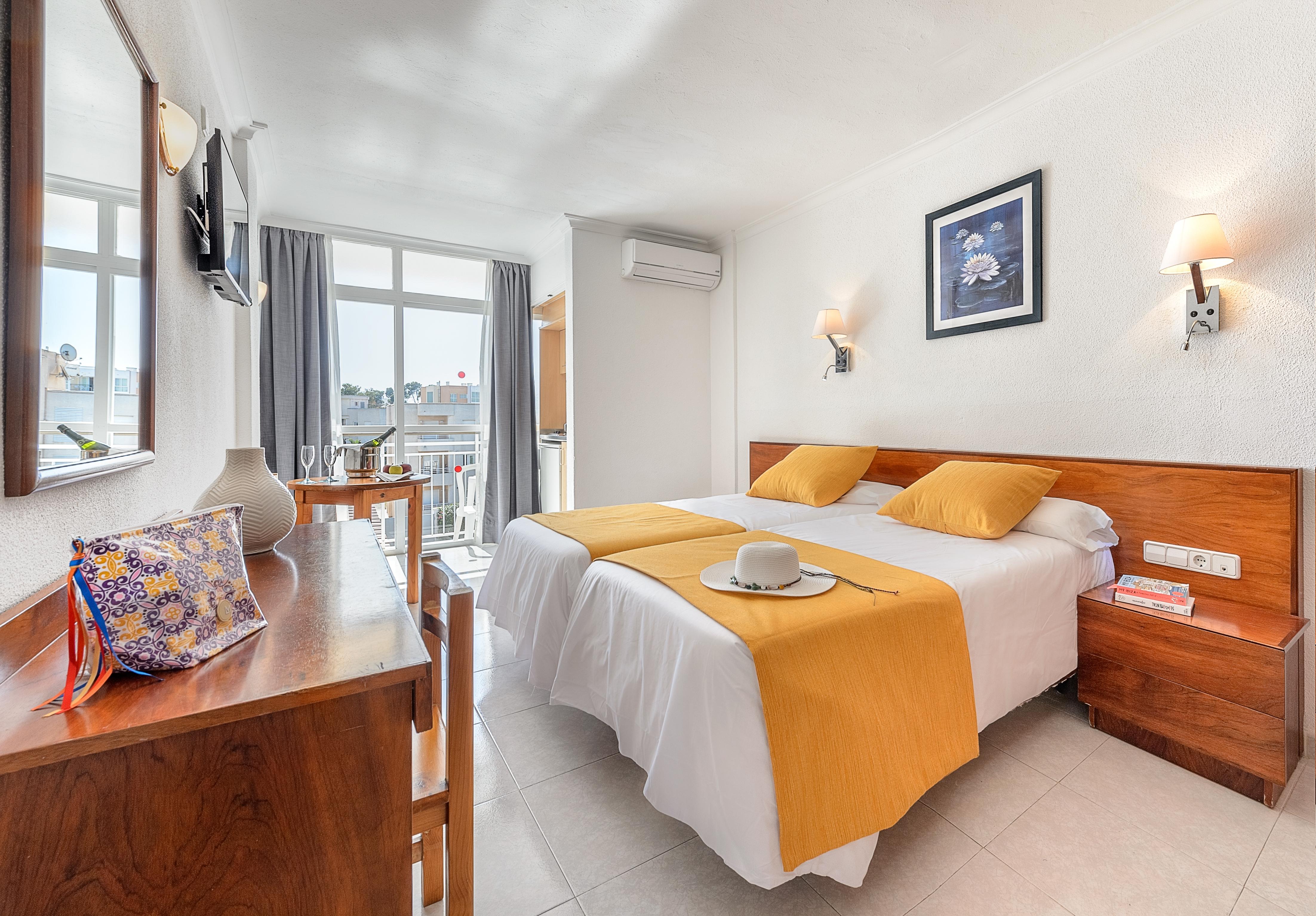 Aparthotel Vibra Bay Sant Antoni de Portmany Exterior foto